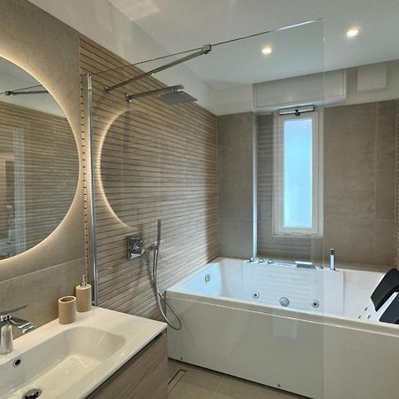 Casa Febo, In Centro Con Parcheggio Privato A 200 Mt Dal Mare Hotel บอร์ดิเกรา ภายนอก รูปภาพ