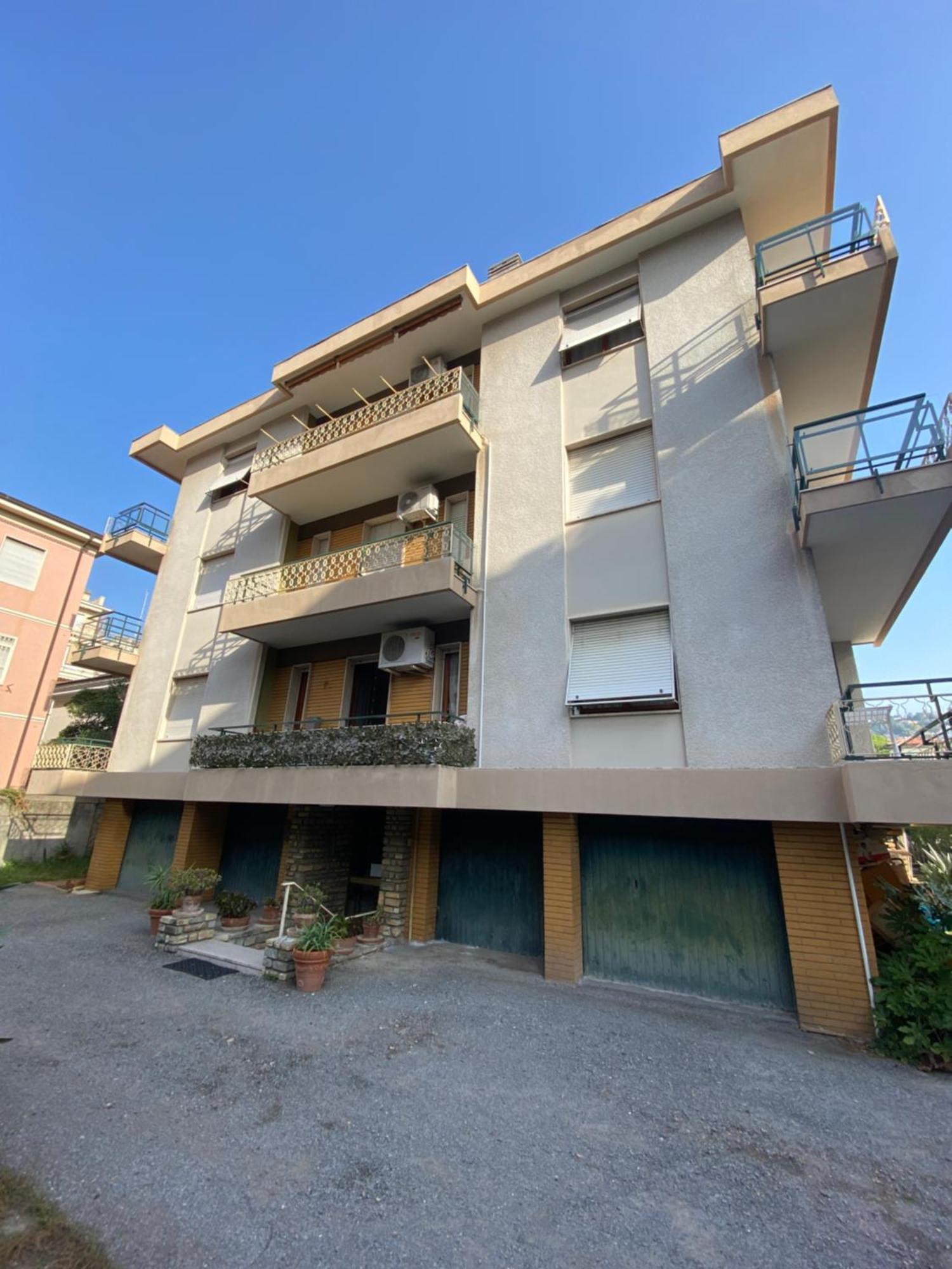 Casa Febo, In Centro Con Parcheggio Privato A 200 Mt Dal Mare Hotel บอร์ดิเกรา ภายนอก รูปภาพ
