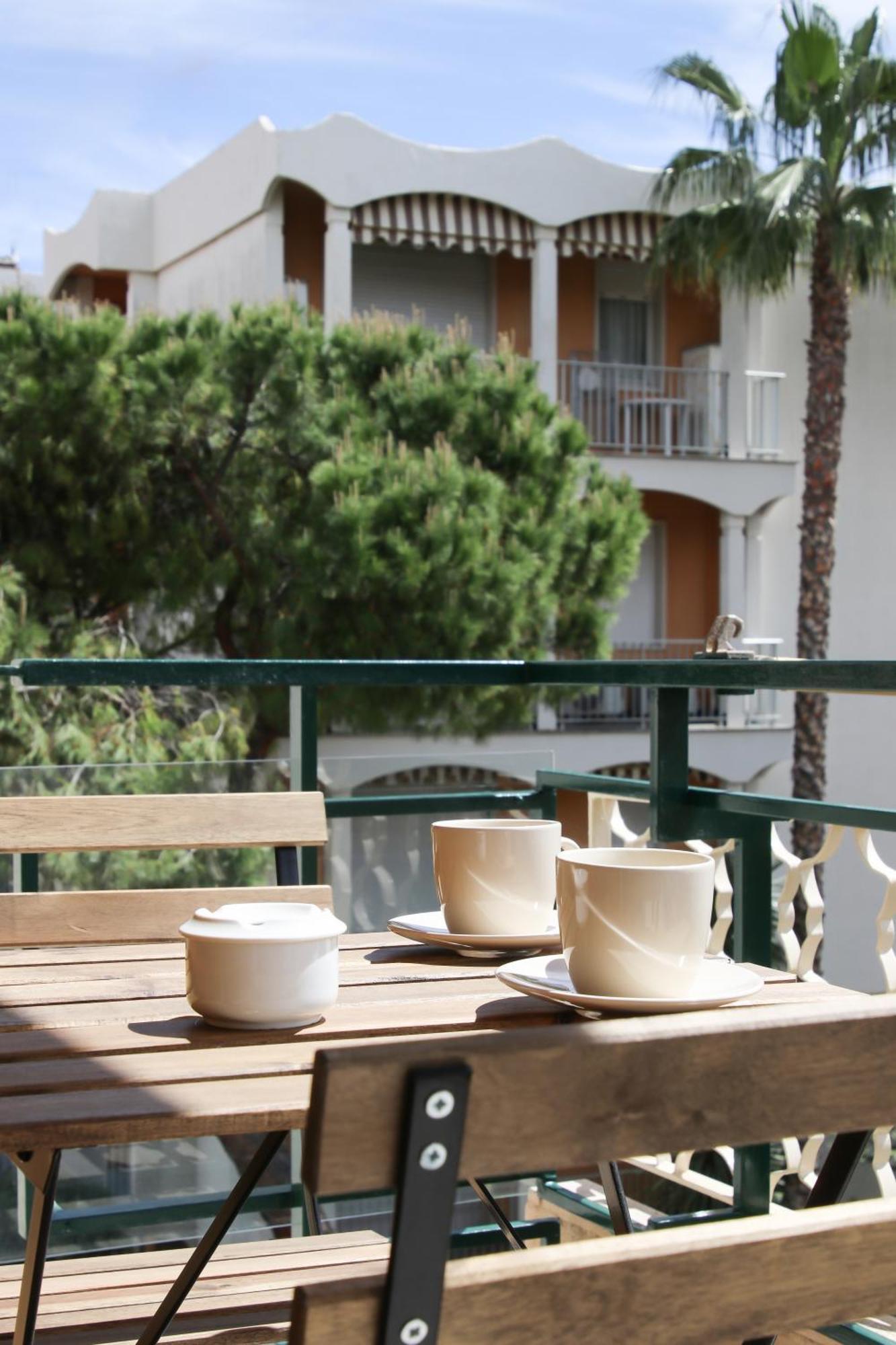 Casa Febo, In Centro Con Parcheggio Privato A 200 Mt Dal Mare Hotel บอร์ดิเกรา ภายนอก รูปภาพ