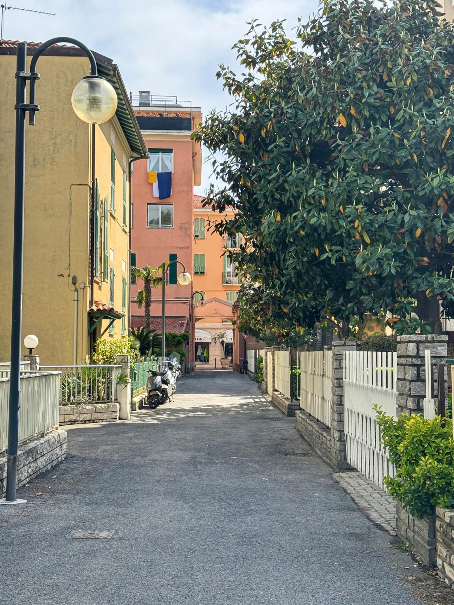 Casa Febo, In Centro Con Parcheggio Privato A 200 Mt Dal Mare Hotel บอร์ดิเกรา ภายนอก รูปภาพ