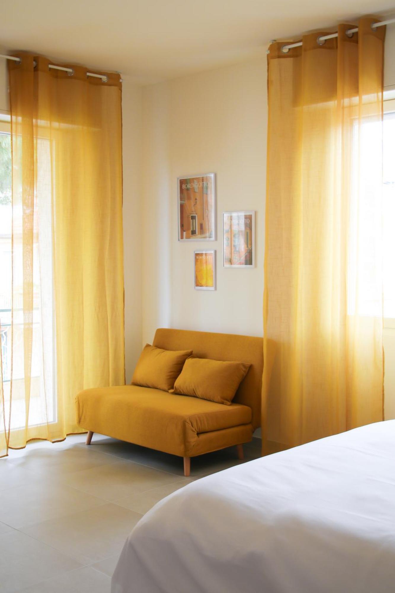 Casa Febo, In Centro Con Parcheggio Privato A 200 Mt Dal Mare Hotel บอร์ดิเกรา ภายนอก รูปภาพ
