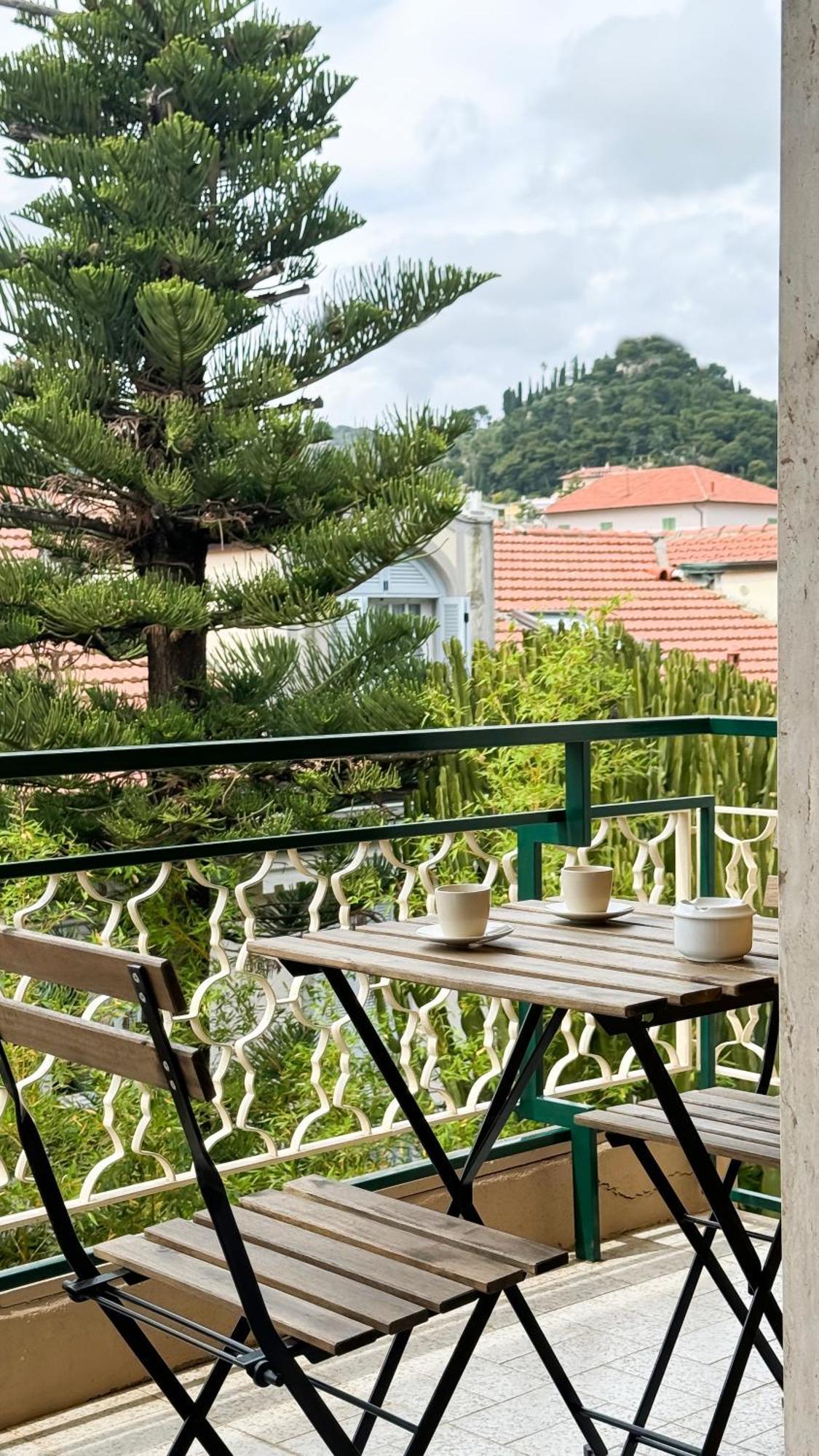Casa Febo, In Centro Con Parcheggio Privato A 200 Mt Dal Mare Hotel บอร์ดิเกรา ภายนอก รูปภาพ