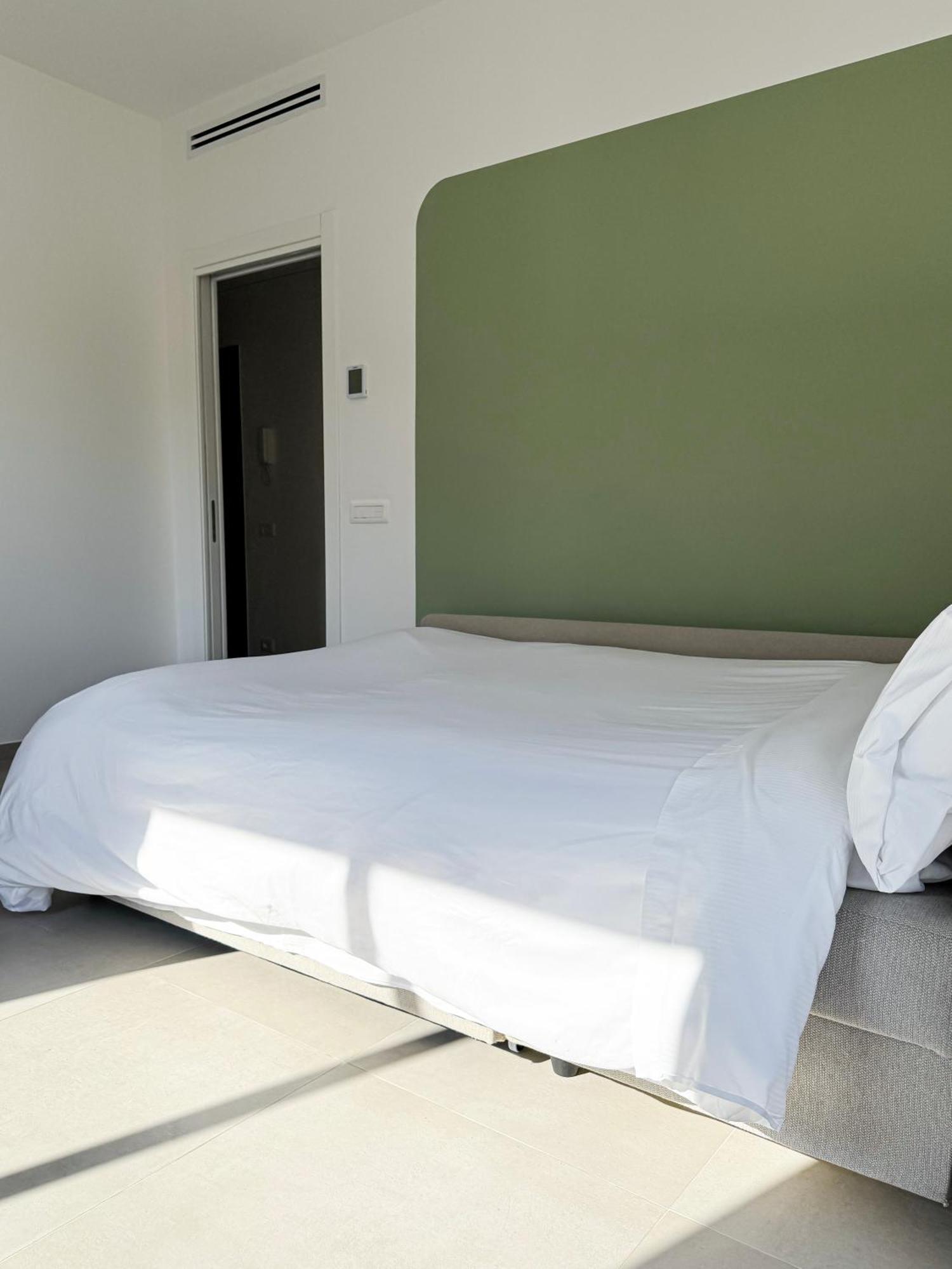Casa Febo, In Centro Con Parcheggio Privato A 200 Mt Dal Mare Hotel บอร์ดิเกรา ภายนอก รูปภาพ